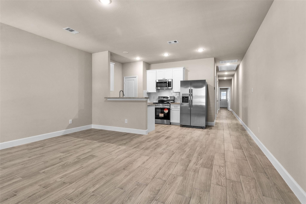496 Golden Street - Photo 4