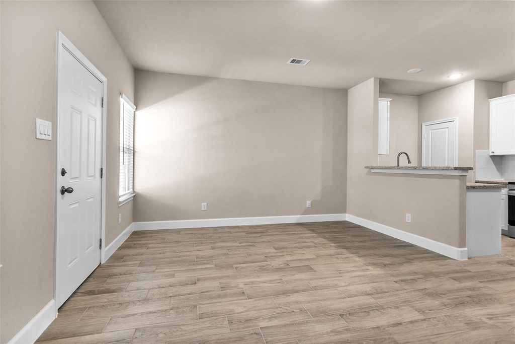 496 Golden Street - Photo 5