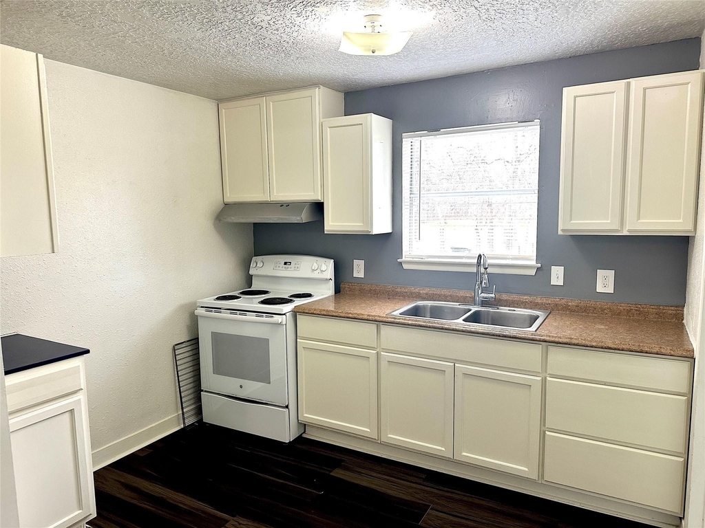 1005 Avenue E 1/2 - Photo 11