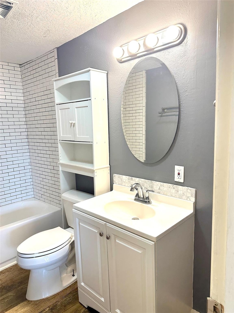 1005 Avenue E 1/2 - Photo 9