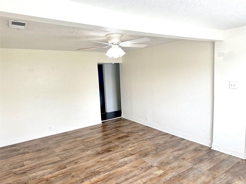 1005 Avenue E 1/2 - Photo 6
