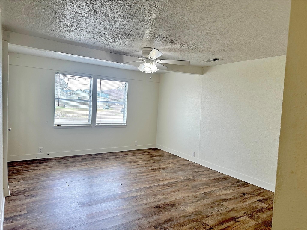 1005 Avenue E 1/2 - Photo 7