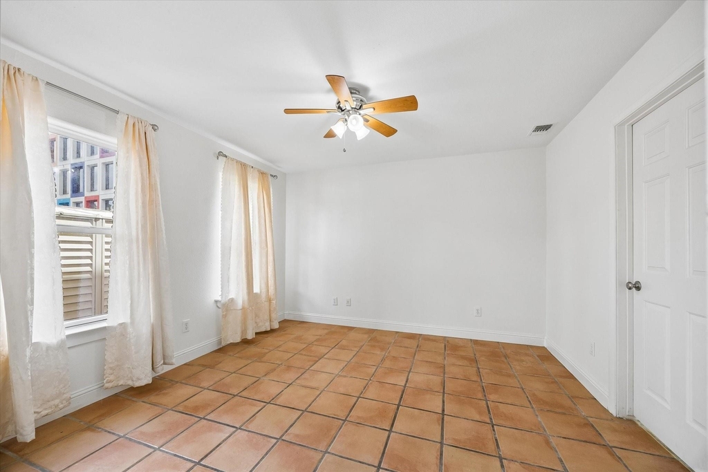 4011 Garrott Street - Photo 2