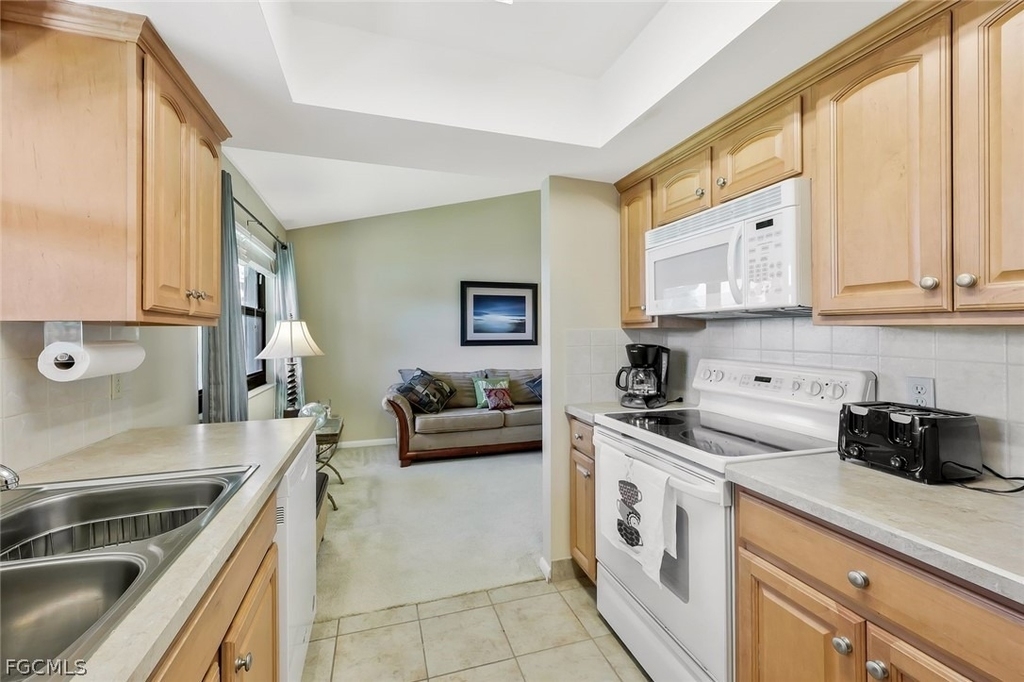 8445 Charter Club Circle - Photo 10