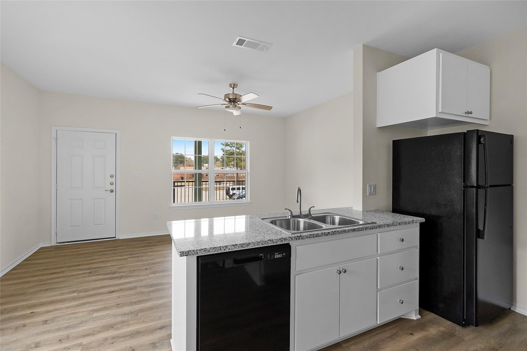 409 Beto St - Photo 7