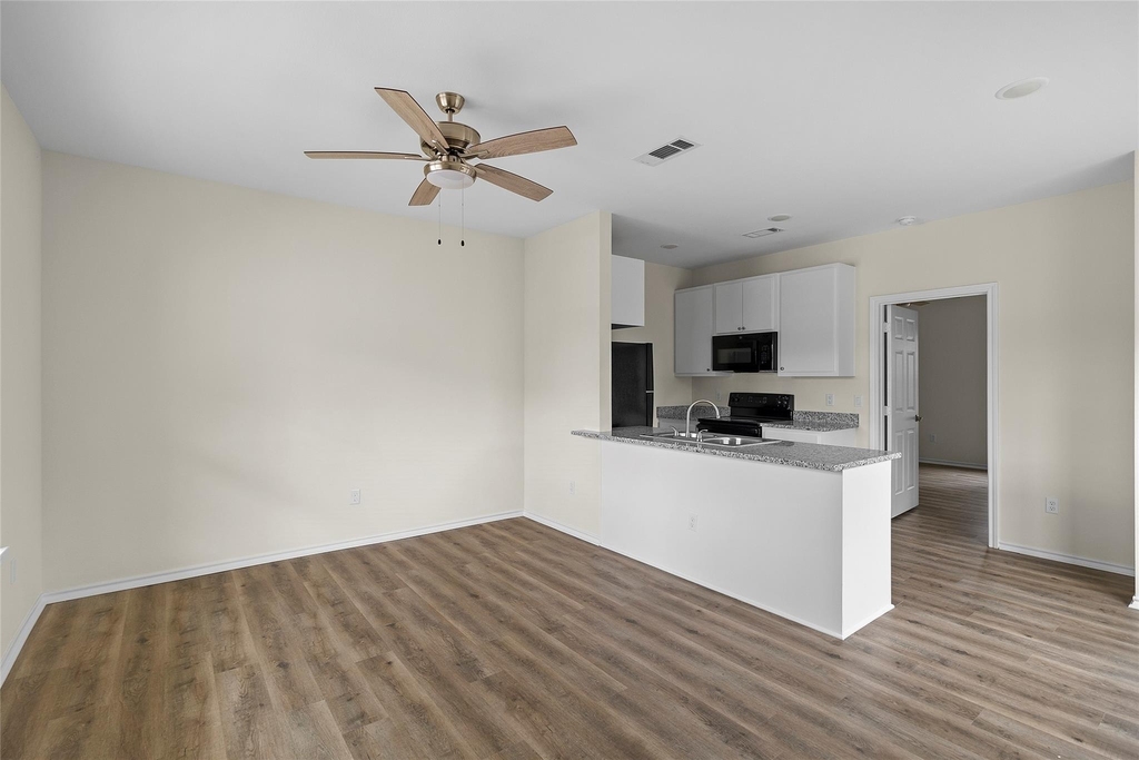 409 Beto St - Photo 4
