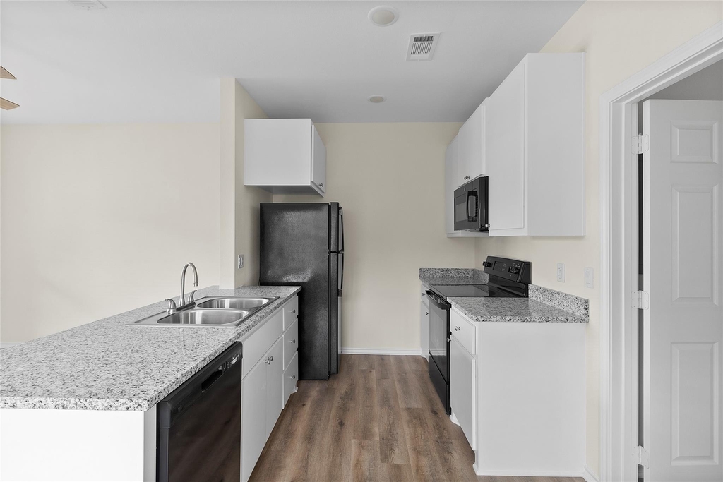 409 Beto St - Photo 6