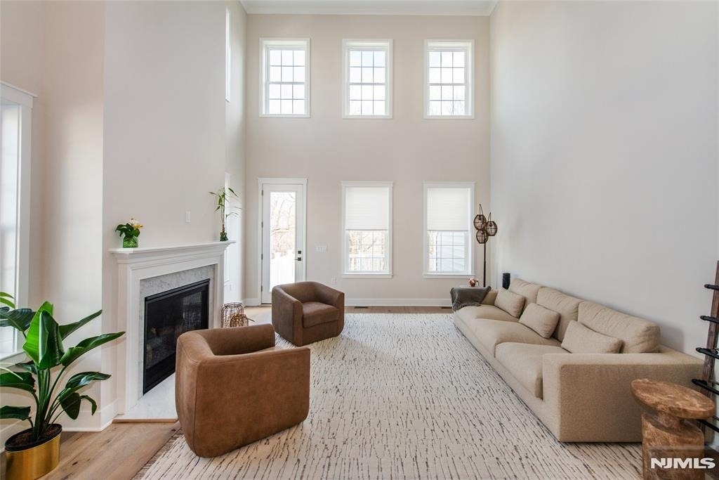 37 Hillandale - Photo 3