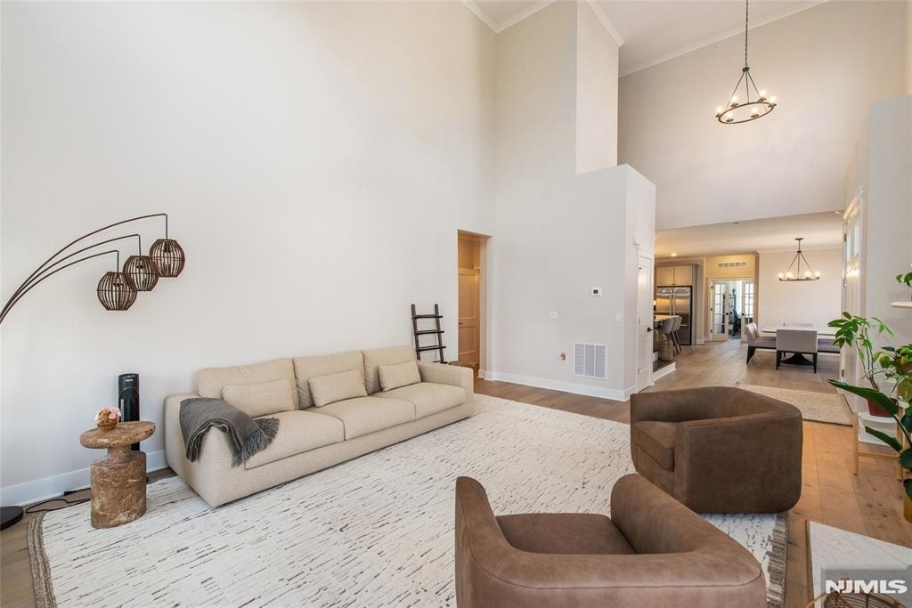 37 Hillandale - Photo 1