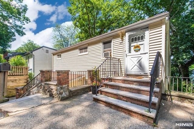 21 E Shore - Photo 1