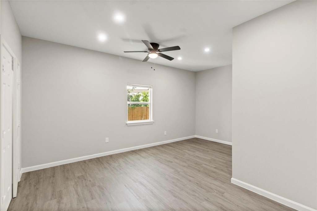 8402 Bassett Street - Photo 8