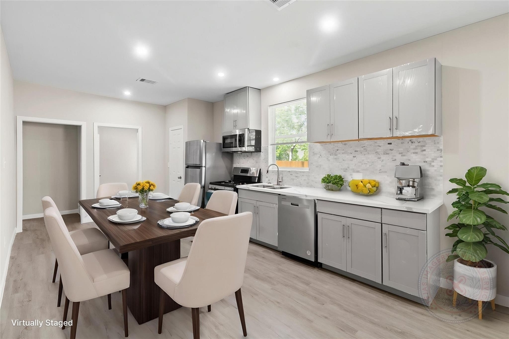 8402 Bassett Street - Photo 6