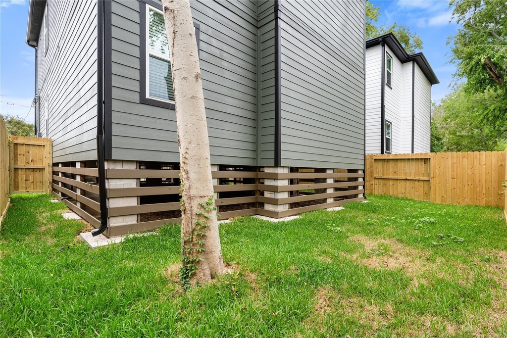 1321 E 35th Street - Photo 22