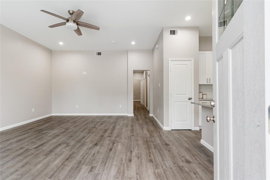 1321 E 35th Street - Photo 2