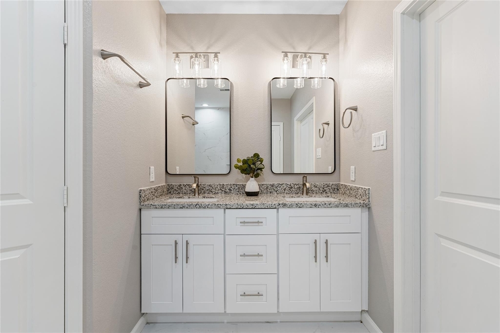1321 E 35th Street - Photo 16