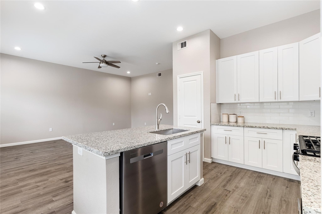 1321 E 35th Street - Photo 5