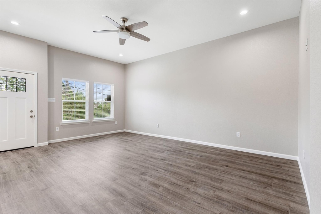 1321 E 35th Street - Photo 7