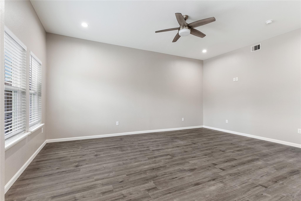 1321 E 35th Street - Photo 6