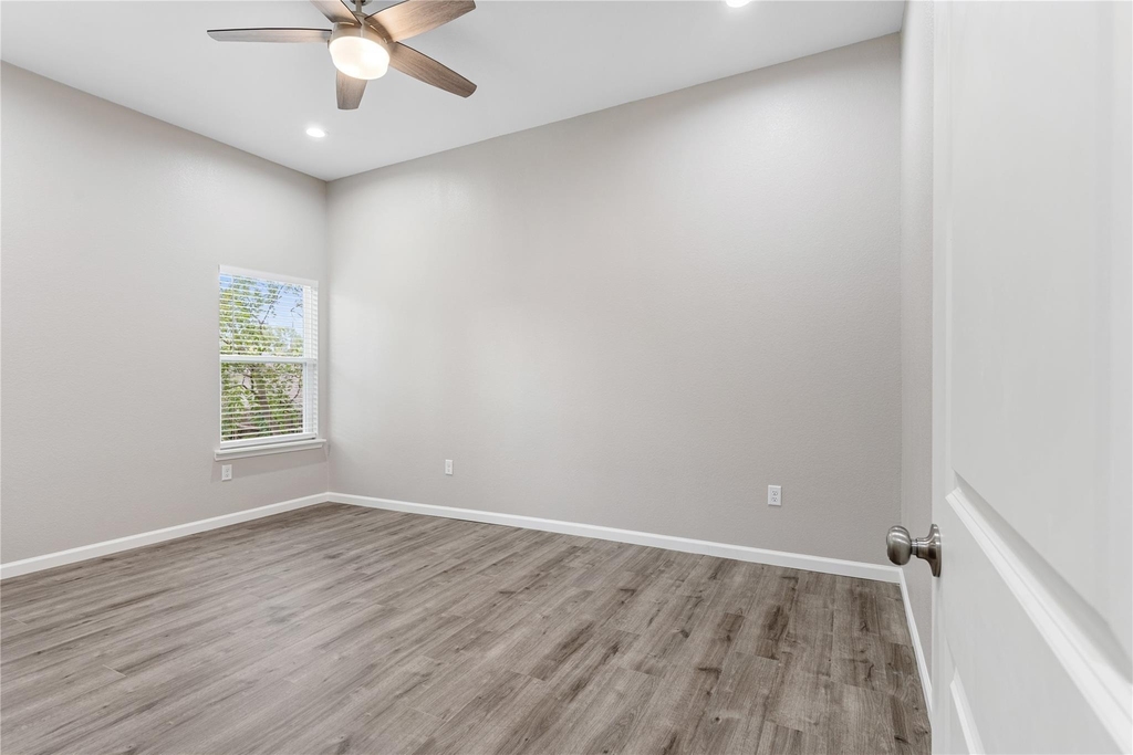 1321 E 35th Street - Photo 11
