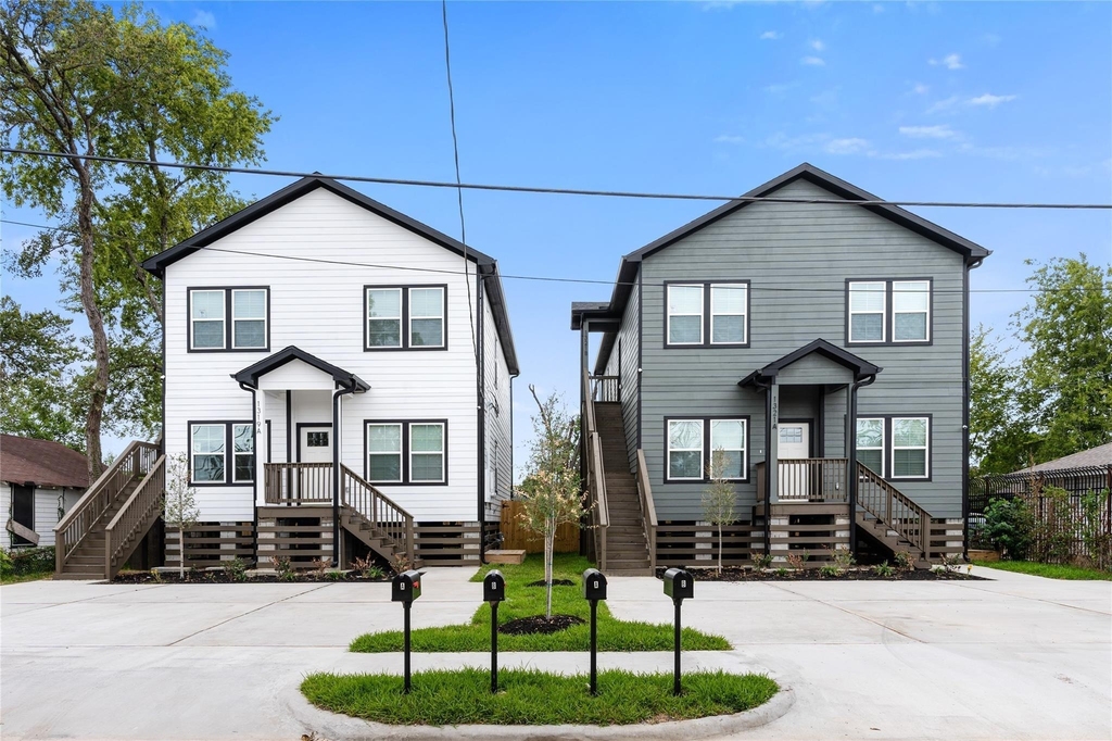 1321 E 35th Street - Photo 23