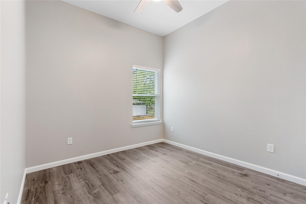 1321 E 35th Street - Photo 10