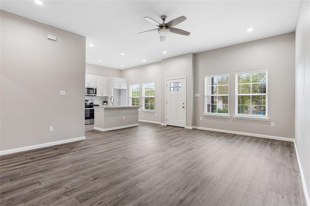 1321 E 35th Street - Photo 8