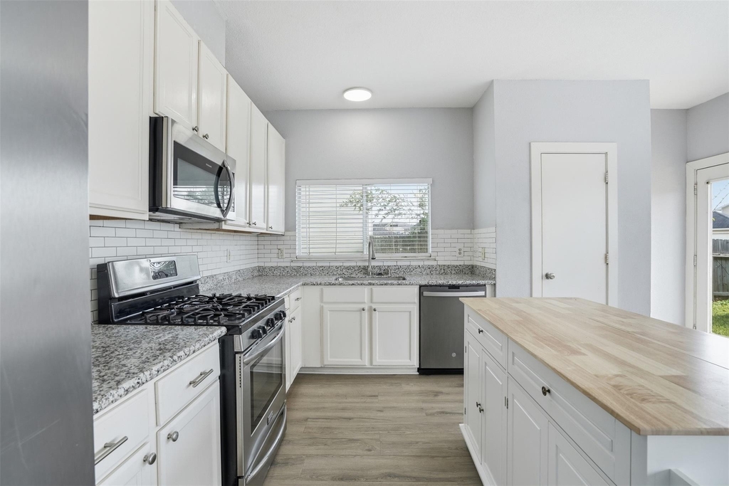 11930 Longwood Garden Way - Photo 17