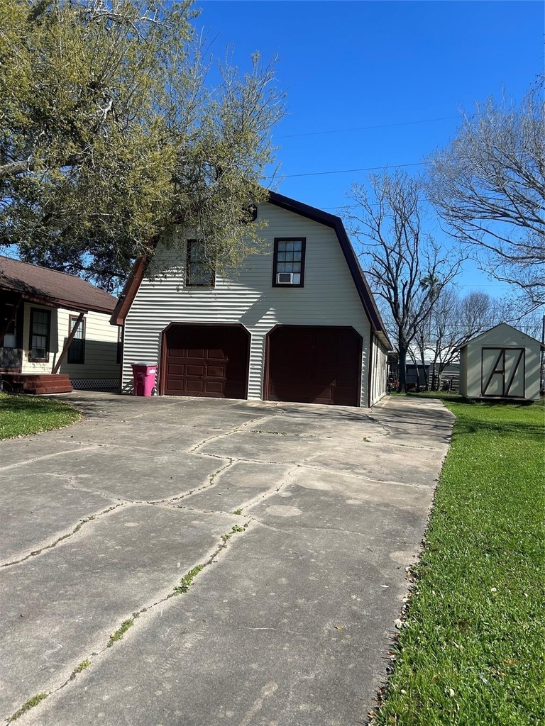 1312 N Avenue R - Photo 2