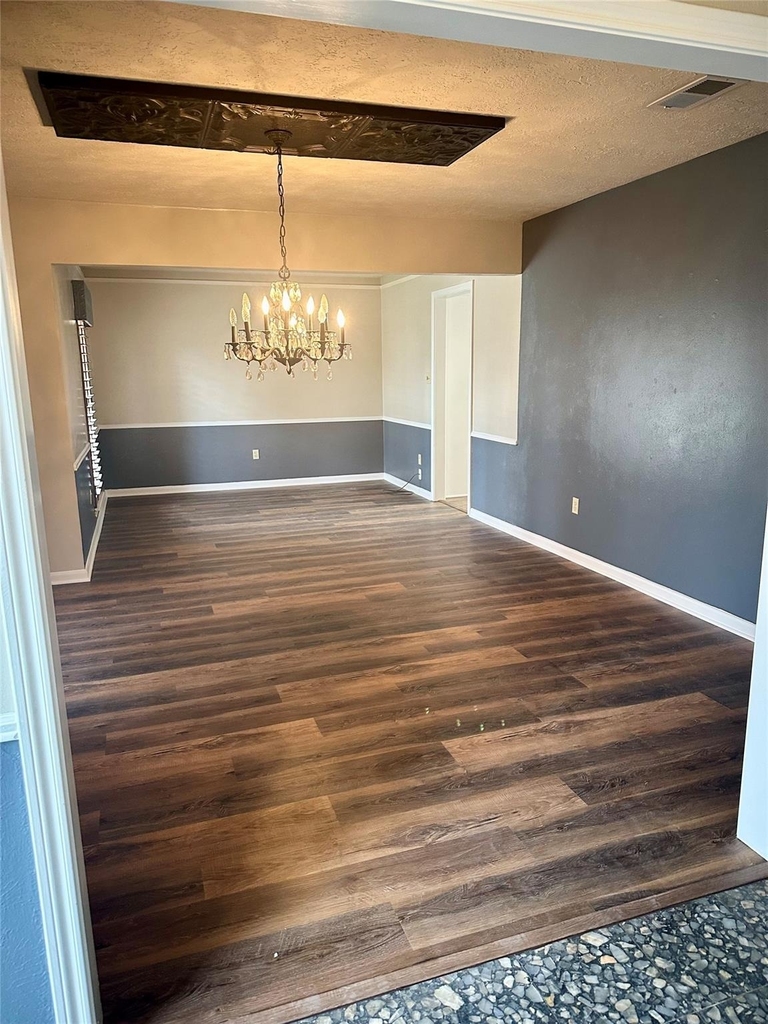 103 Wroxton - Photo 3