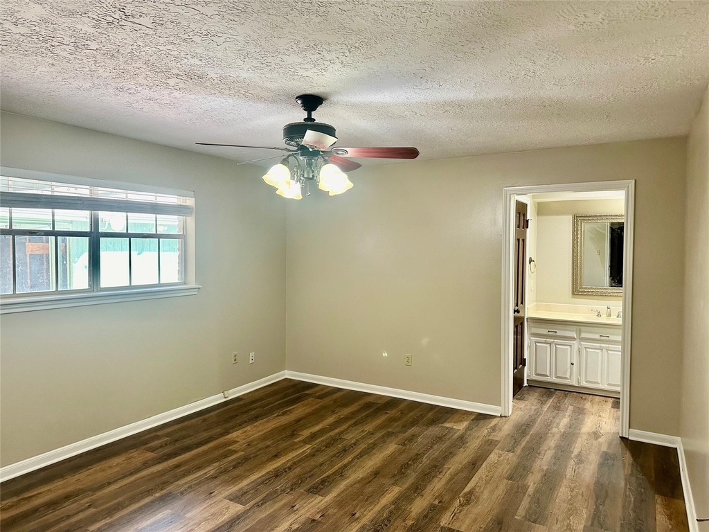 103 Wroxton - Photo 13