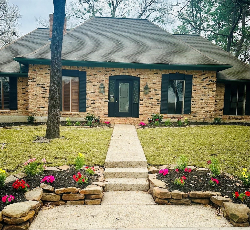 103 Wroxton - Photo 1
