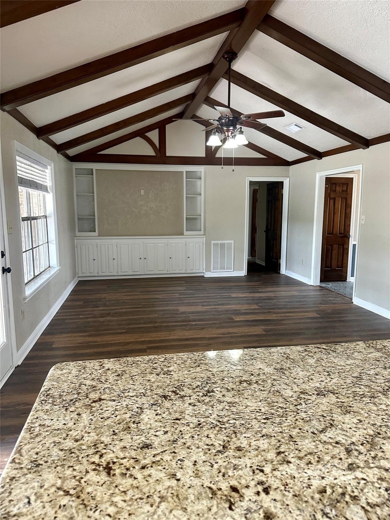 103 Wroxton - Photo 7