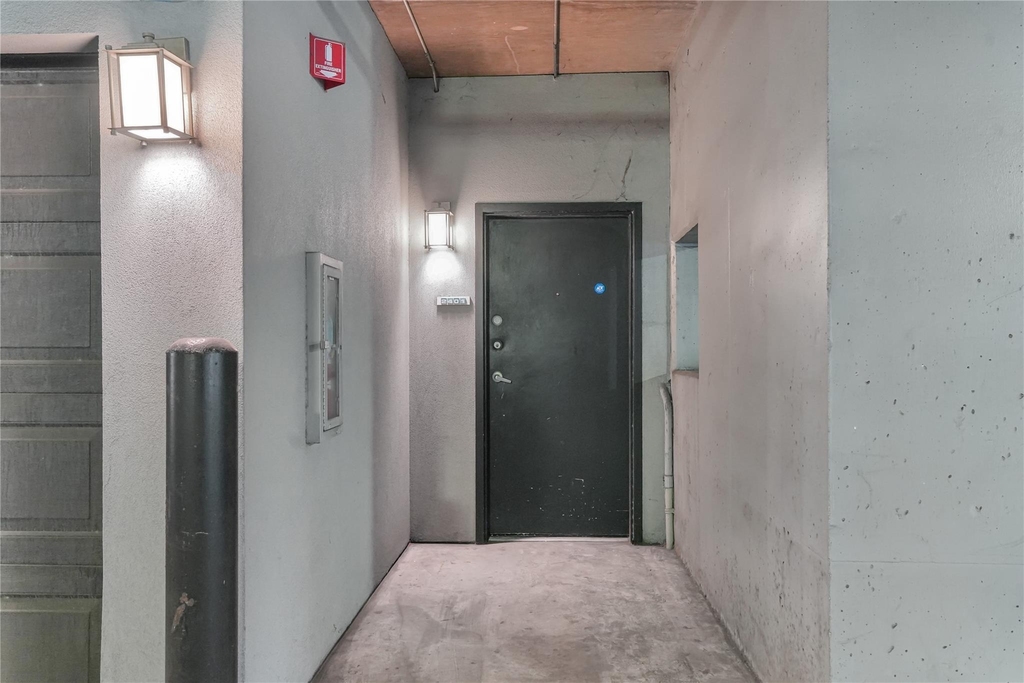 2000 Bagby Street - Photo 2