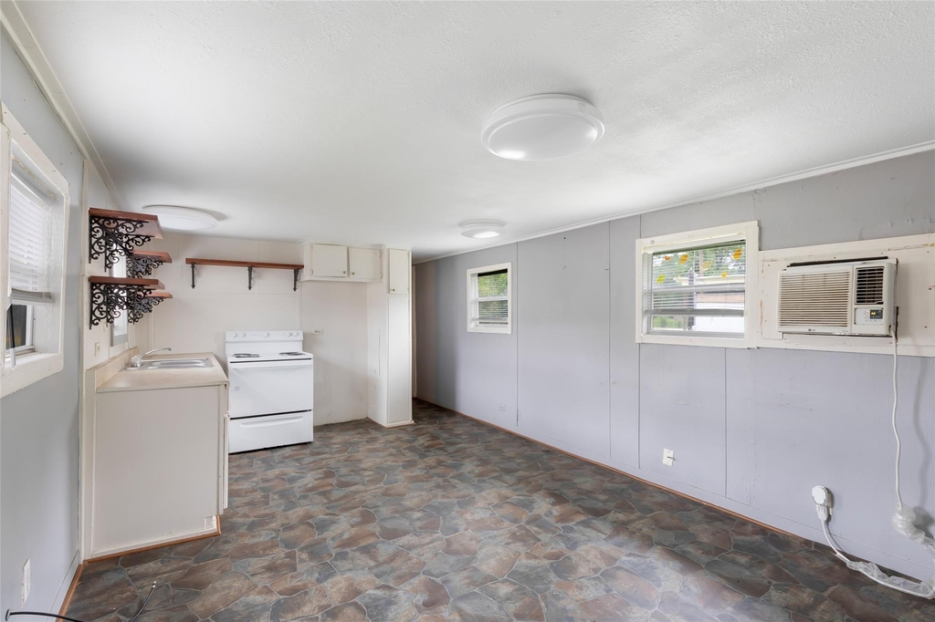 10821 Highway 150, - Photo 3