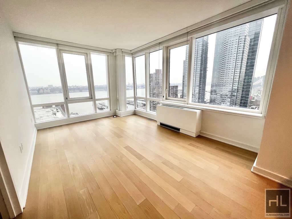 West 38th Street - Photo 4
