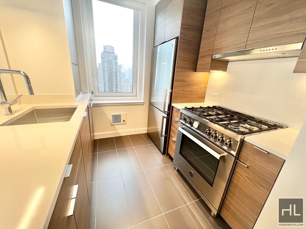 West 38th Street - Photo 2