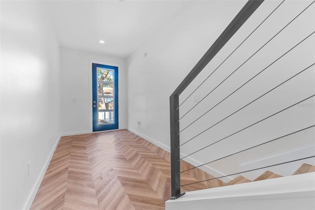 102 W Adalee Street - Photo 2