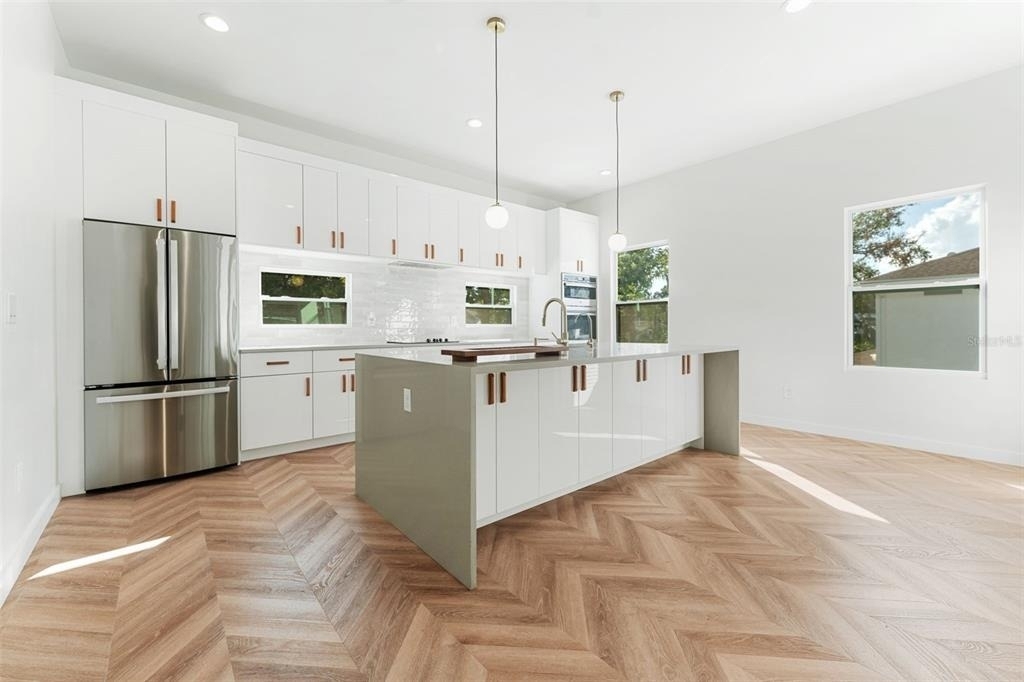 102 W Adalee Street - Photo 3