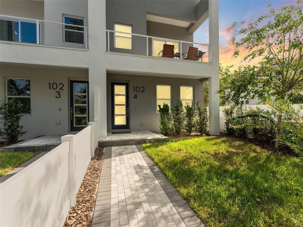 102 W Adalee Street - Photo 0