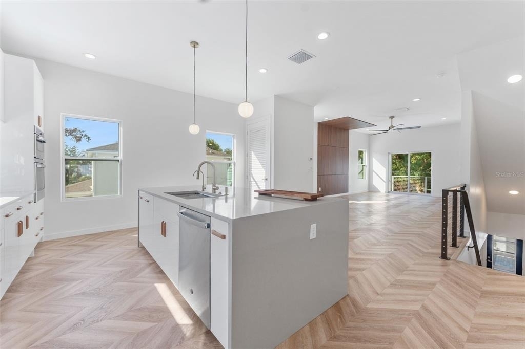 102 W Adalee Street - Photo 6