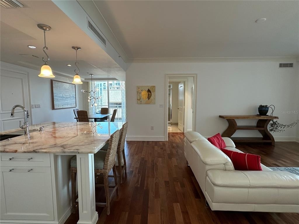 1350 Main Street - Photo 5
