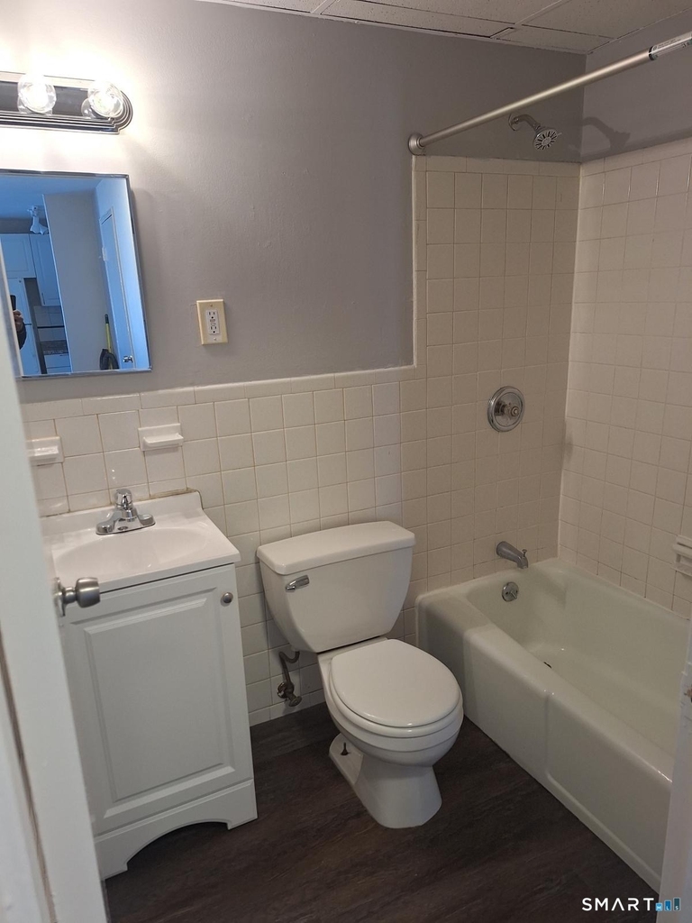 217 Hollister Avenue - Photo 2