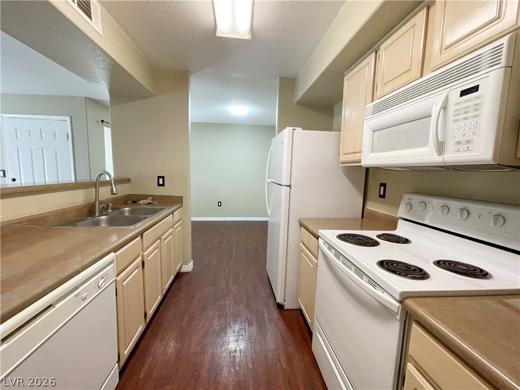 555 E Silverado Ranch Boulevard - Photo 10