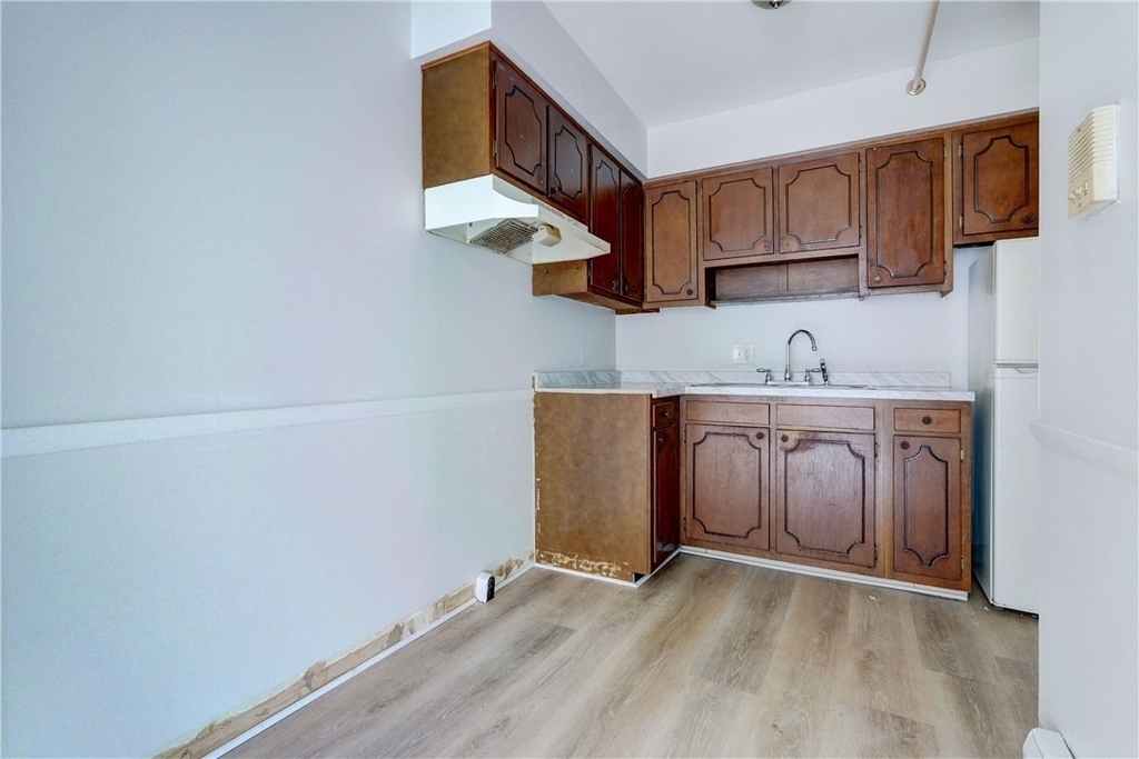 400 Main Street - Photo 2