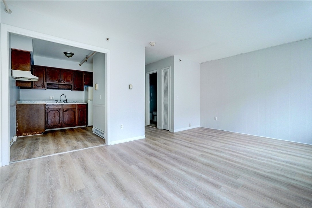 400 Main Street - Photo 1