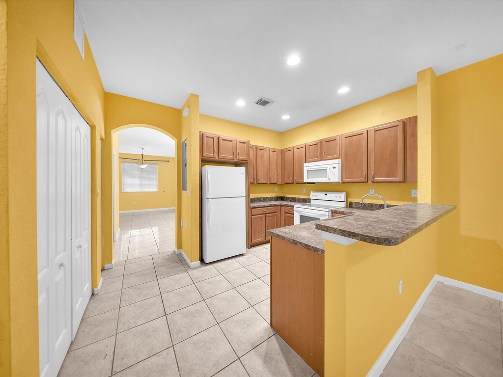 21223 Nw 14th Place - Photo 7