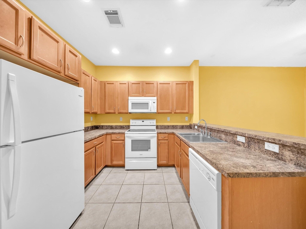 21223 Nw 14th Place - Photo 5