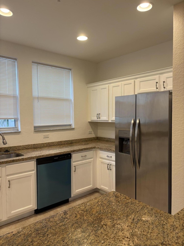 833 Millbrae Court - Photo 3