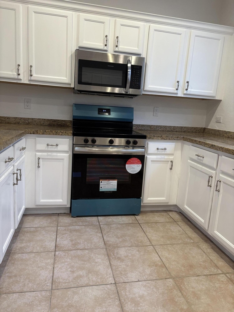 833 Millbrae Court - Photo 2