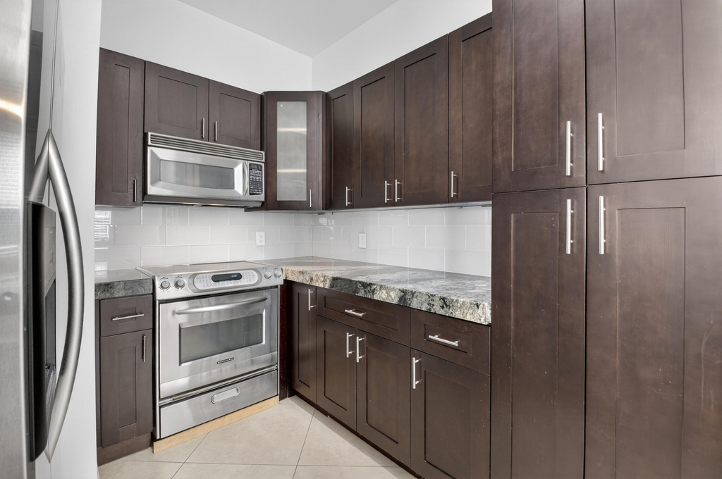 2515 Venetian Court - Photo 4